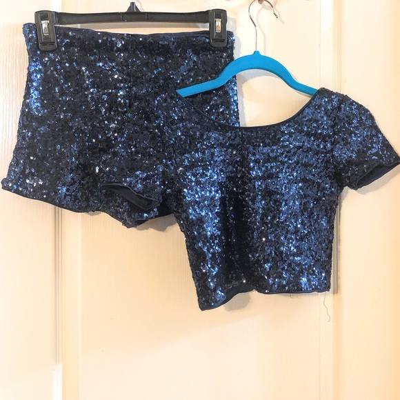 Forever 21 Tops - Forever 21⭐️Sequin Two Piece Outfit